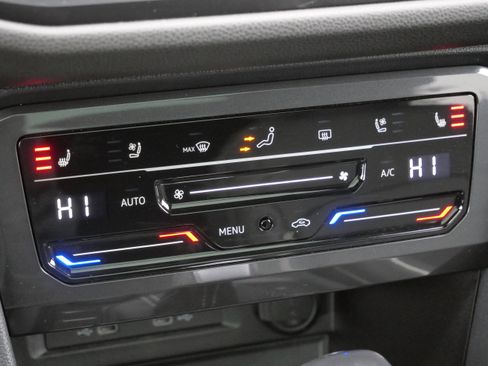 Certified 2022 Volkswagen Tiguan SEL R-Line image 24