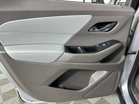 Used 2020 Chevrolet Traverse LT FWD image 16