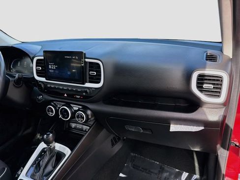 Used 2024 Hyundai Venue Limited FWD image 27