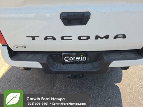 Used 2025 Toyota Tacoma SR5 AWD/4WD image 19