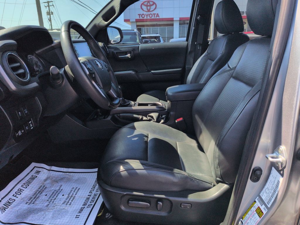 Used 2023 Toyota Tacoma TRD Off-Road w/ TRD Premium Off Road Package AWD/4WD image 9