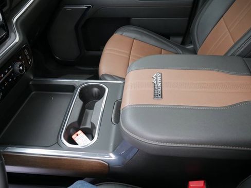 Used 2024 Chevrolet Silverado 2500 High Country image 26