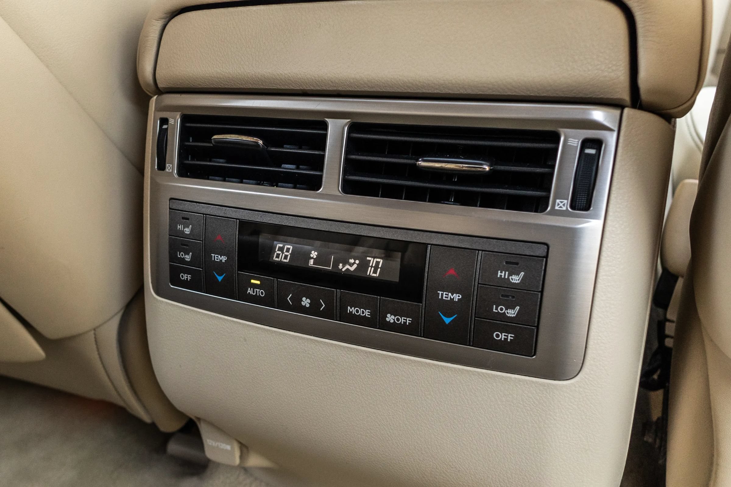 Used 2013 Lexus LX 570 4WD image 36