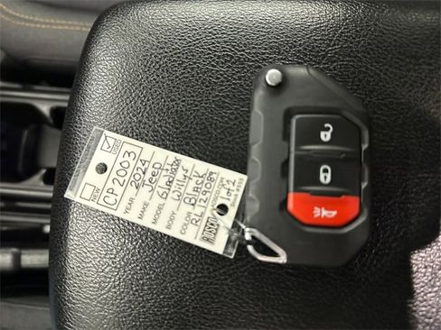 Used 2024 Jeep Gladiator Sport image 33