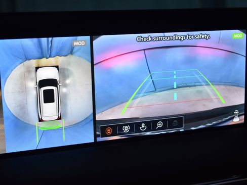 New 2025 Nissan Armada SL w/ Captain's Chari Seat Package image 10