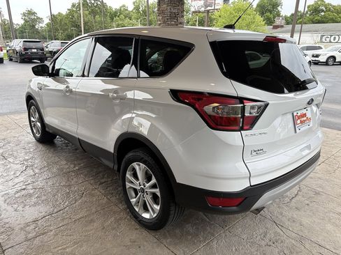 Used 2017 Ford Escape SE FWD image 8
