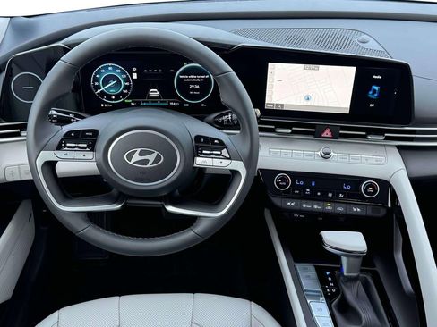 New 2025 Hyundai Elantra Limited FWD image 17