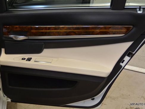 Used 2014 BMW 740i image 10