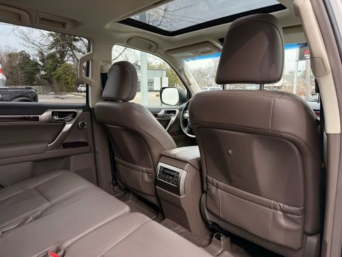 Used 2016 Lexus GX 460 Luxury w/ Preferred Accessory Package image 30