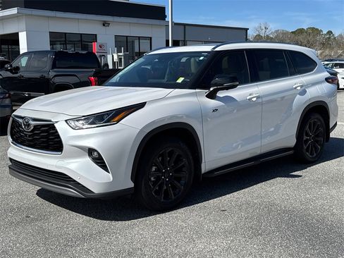 Used 2024 Toyota Highlander Limited image 7