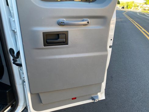 Used 2016 Ford Transit 350 XL image 30