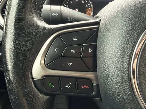 Used 2022 Jeep Renegade Limited AWD/4WD image 17