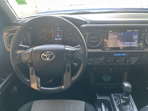 Used 2022 Toyota Tacoma TRD Off-Road w/ Technology Package image 18