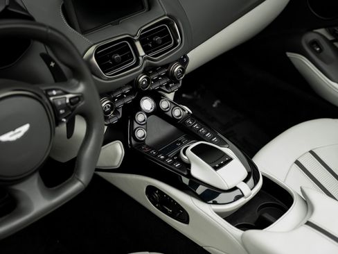 Used 2023 Aston Martin V8 Vantage Roadster RWD image 52