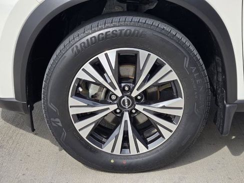 Certified 2023 Nissan Rogue SV FWD image 12