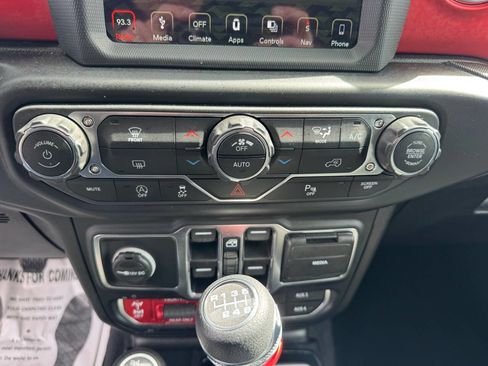 Used 2019 Jeep Wrangler Unlimited Rubicon AWD/4WD image 11
