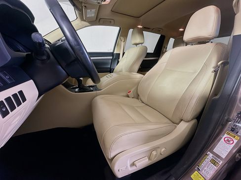 Used 2017 Toyota Highlander XLE FWD image 13