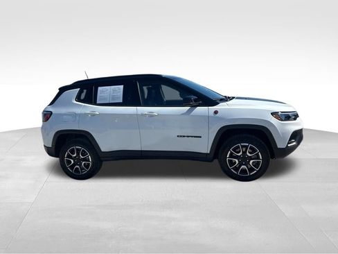 Used 2024 Jeep Compass Trailhawk image 3