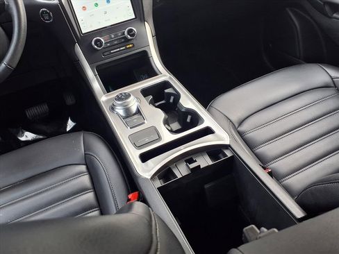 Used 2024 Ford Edge SEL image 11