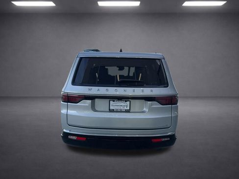 Used 2024 Jeep Wagoneer L Series II w/ Flexible Seating Group AWD/4WD image 7