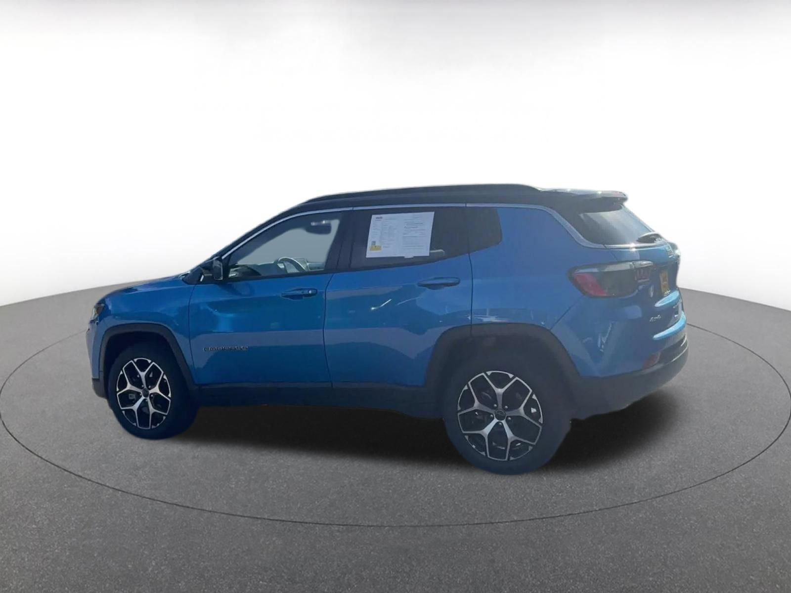 Used 2025 Jeep Compass Limited AWD/4WD image 9