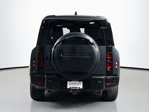 Used 2025 Land Rover Defender 130 X-Dynamic SE AWD/4WD image 6