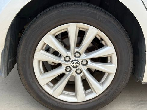 Used 2024 Toyota Corolla SE FWD image 9
