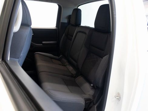 Used 2025 Nissan Frontier SV image 19