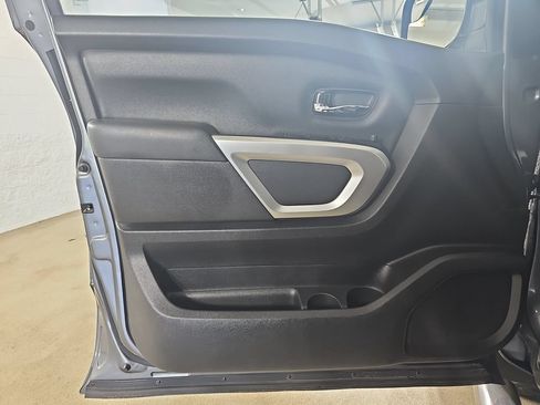 Used 2019 Nissan Titan SV w/ SV Convenience Package AWD/4WD image 31