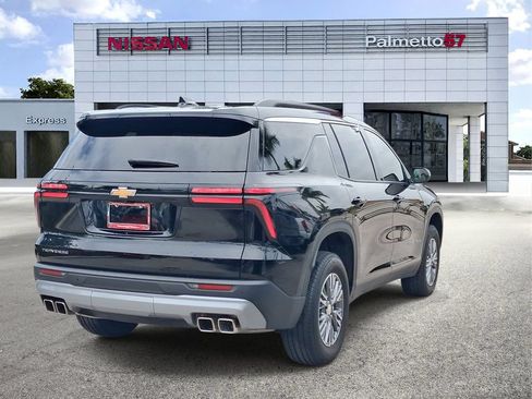 Used 2025 Chevrolet Traverse LT FWD image 6