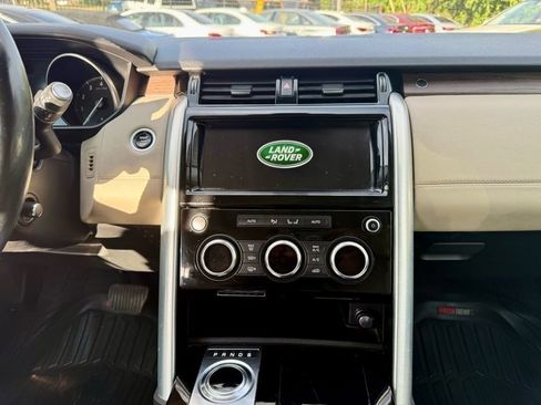 Used 2017 Land Rover Discovery HSE image 17