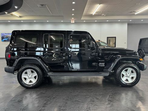 Used 2019 Jeep Wrangler Unlimited Sahara w/ Uconnect 4C Nav & Sound Group AWD/4WD image 12