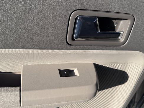 Used 2010 Ford Edge SE image 34