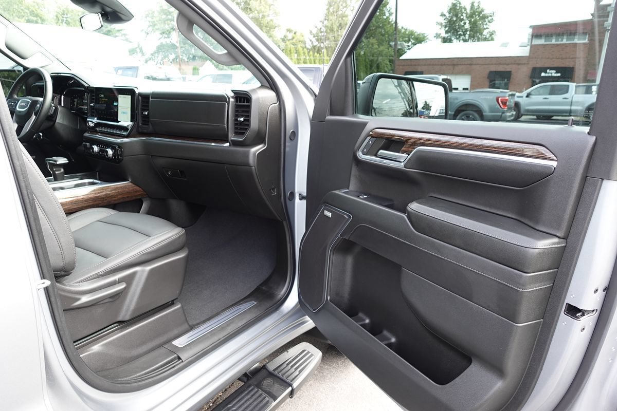 Used 2024 GMC Sierra 1500 Elevation w/ Elevation Premium Package AWD/4WD image 39