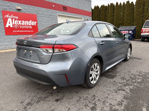 Used 2024 Toyota Corolla LE image 3