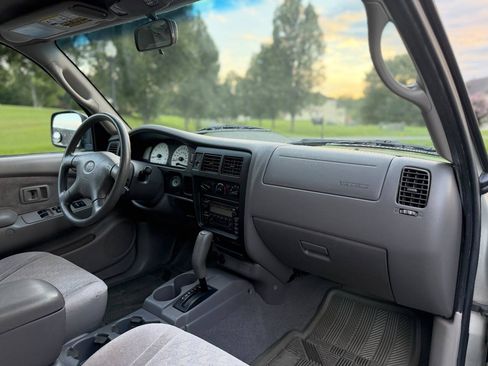 Used 2003 Toyota Tacoma PreRunner RWD image 11