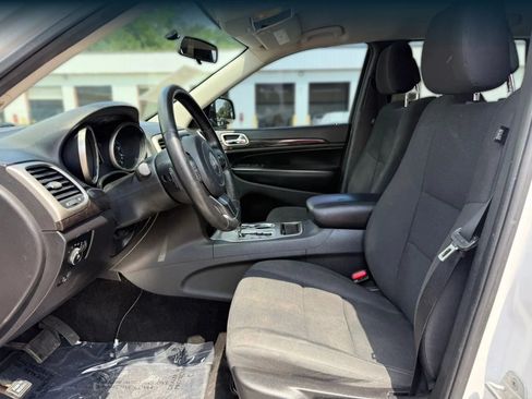 Used 2013 Jeep Grand Cherokee Laredo AWD/4WD image 2