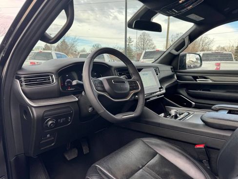 Used 2024 Jeep Wagoneer Series II w/ Flexible Seating Group image 11