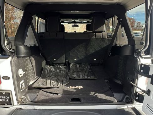 Used 2017 Jeep Wrangler Unlimited Sahara w/ Connectivity Group image 39