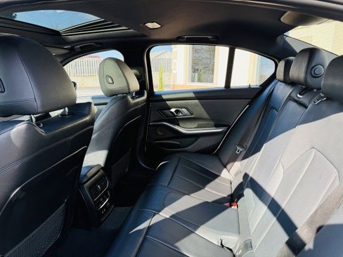 Used 2019 BMW 330i Sedan w/ M Sport Package image 8