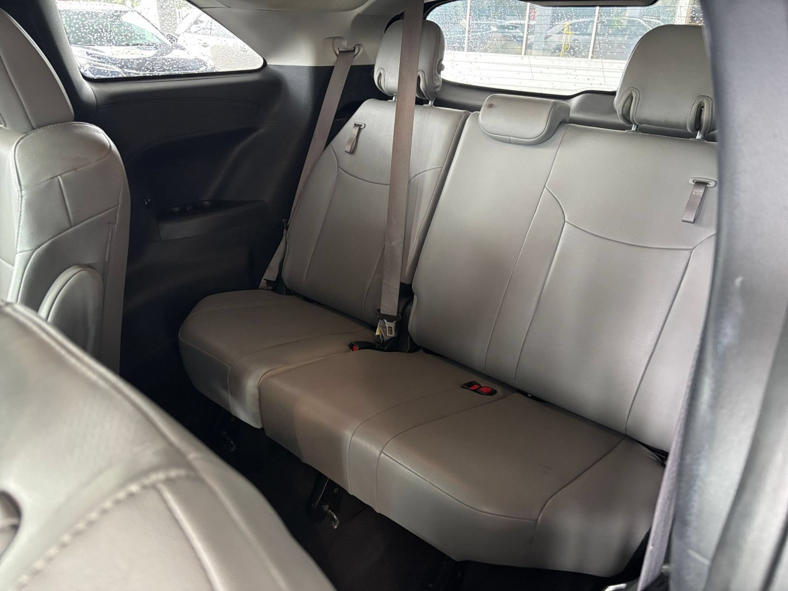 Used 2025 Toyota Sienna XLE FWD image 31