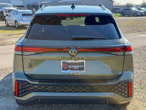 New 2026 Volkswagen Tiguan SE R-Line image 9