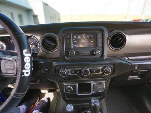 Used 2018 Jeep Wrangler Unlimited Sport image 8