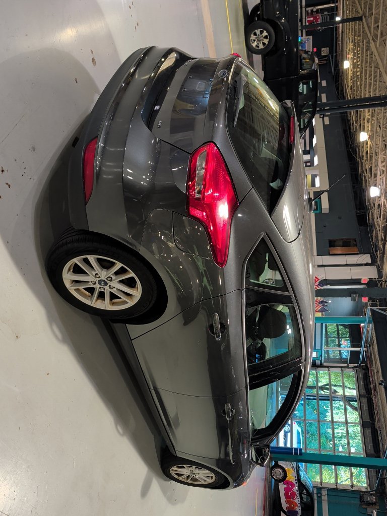 Used 2017 Ford Focus SE w/ Cold Weather Package FWD image 11