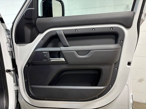 New 2025 Land Rover Defender 110 V8 image 34