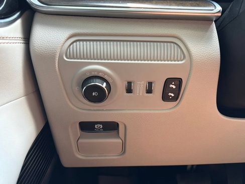 Used 2022 Jeep Grand Wagoneer Series I AWD/4WD image 57
