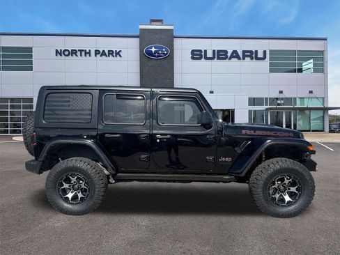 Used 2022 Jeep Wrangler Unlimited Rubicon w/ Cold Weather Group AWD/4WD image 2