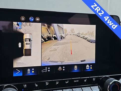 Used 2023 Chevrolet Colorado ZR2 w/ ZR2 Convenience Package III image 25