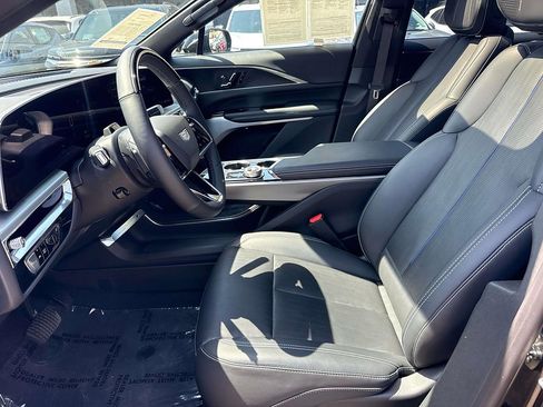 Used 2024 Cadillac Lyriq Luxury AWD/4WD image 25