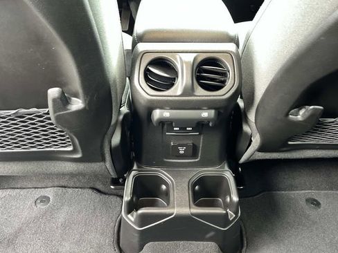 Used 2025 Jeep Wrangler Unlimited Rubicon AWD/4WD image 16